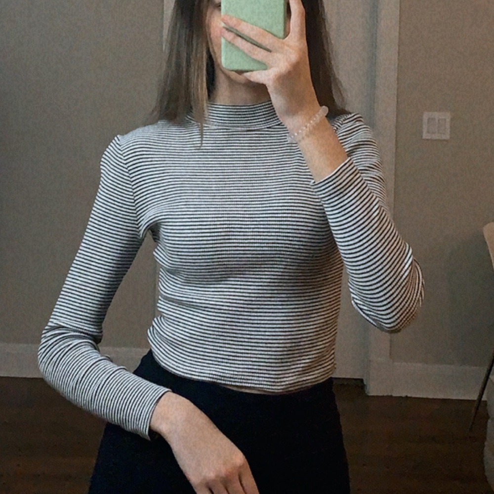 Long sleeve stripped crop top